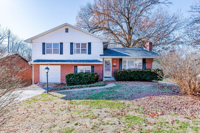 403 Castle Dr, Jefferson City MO, 65109, 3 bedrooms, 2 baths house for sale