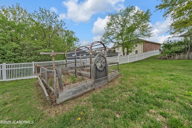 990 Diamond Rdg, Jefferson City, MO 65109 - view of yard featuring a garden and fence