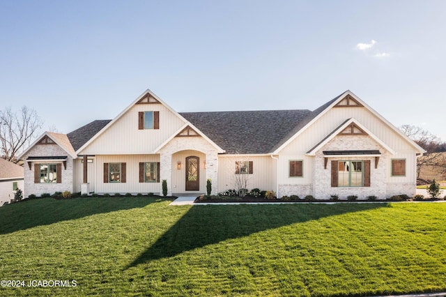 modern farmhouse style home featuring a front lawn