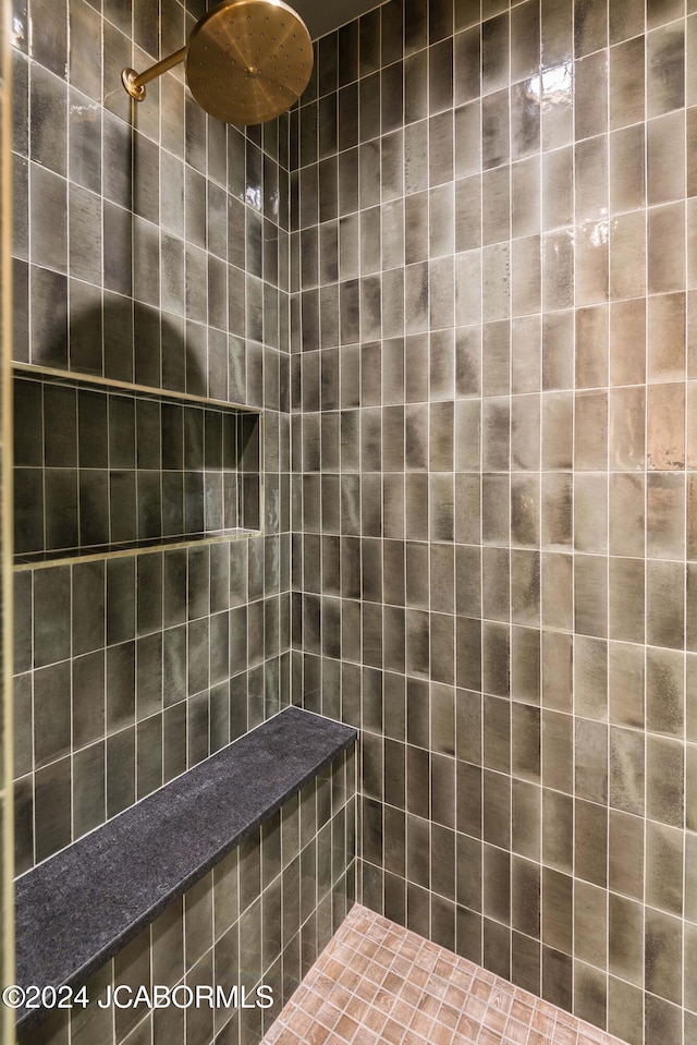 bathroom featuring tiled shower