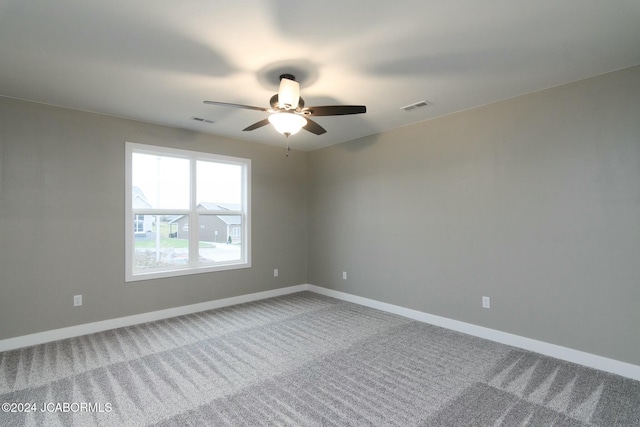 carpeted empty room featuring ceiling fan