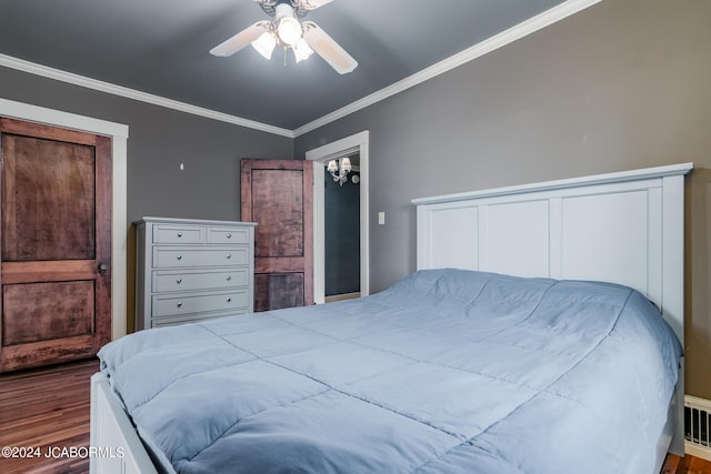 bedroom featuring hardwood / wood-style floors, ceiling fan, and ornamental molding