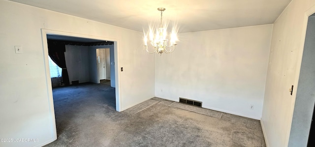 carpeted empty room featuring an inviting chandelier, baseboards, and visible vents