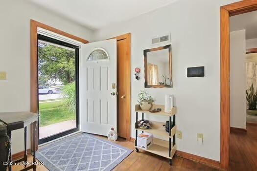 409 E 9th St, Fulton, MO 65251 - entrance foyer with wood finished floors