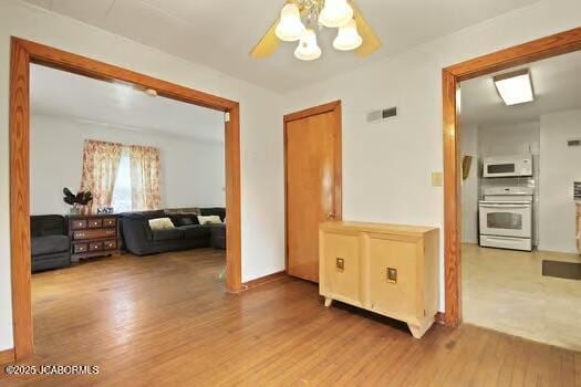 409 E 9th St, Fulton, MO 65251 - hall featuring a chandelier and wood finished floors