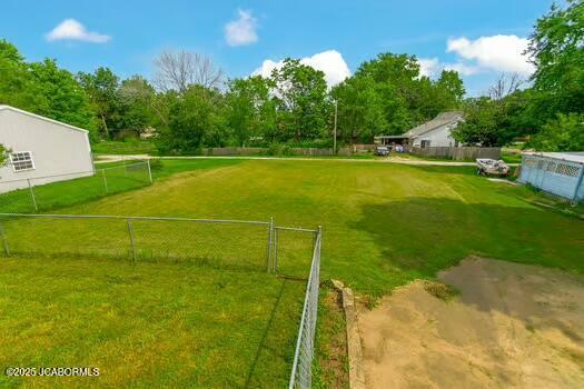 409 E 9th St, Fulton, MO 65251 - view of yard