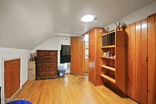 409 E 9th St, Fulton, MO 65251 - bonus room with light wood-style floors and lofted ceiling