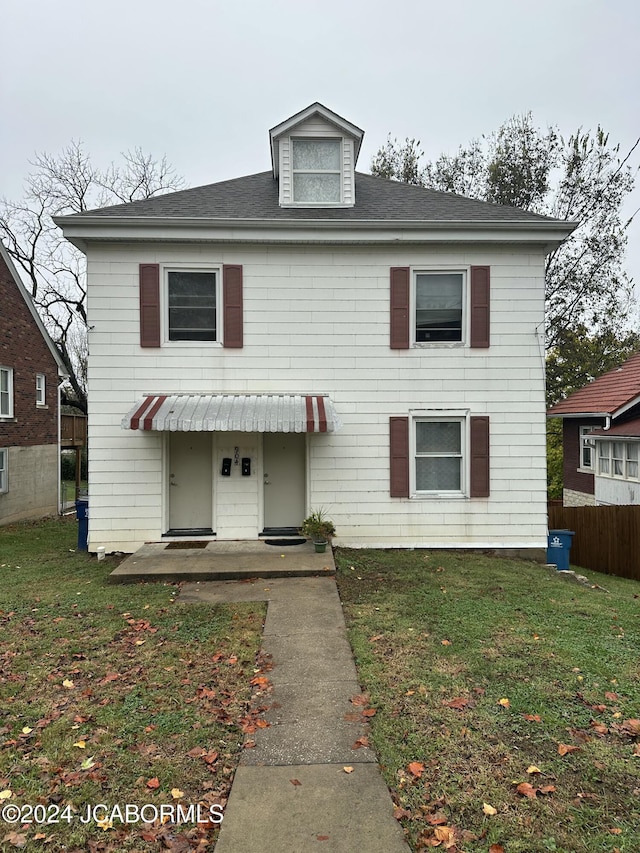 view of front property featuring a front yard