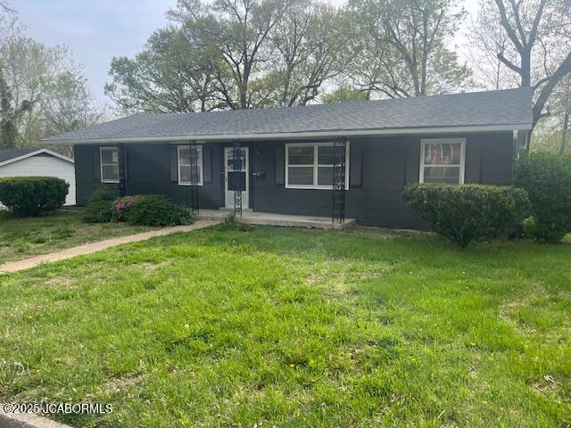 single story home featuring a porch and a front lawn