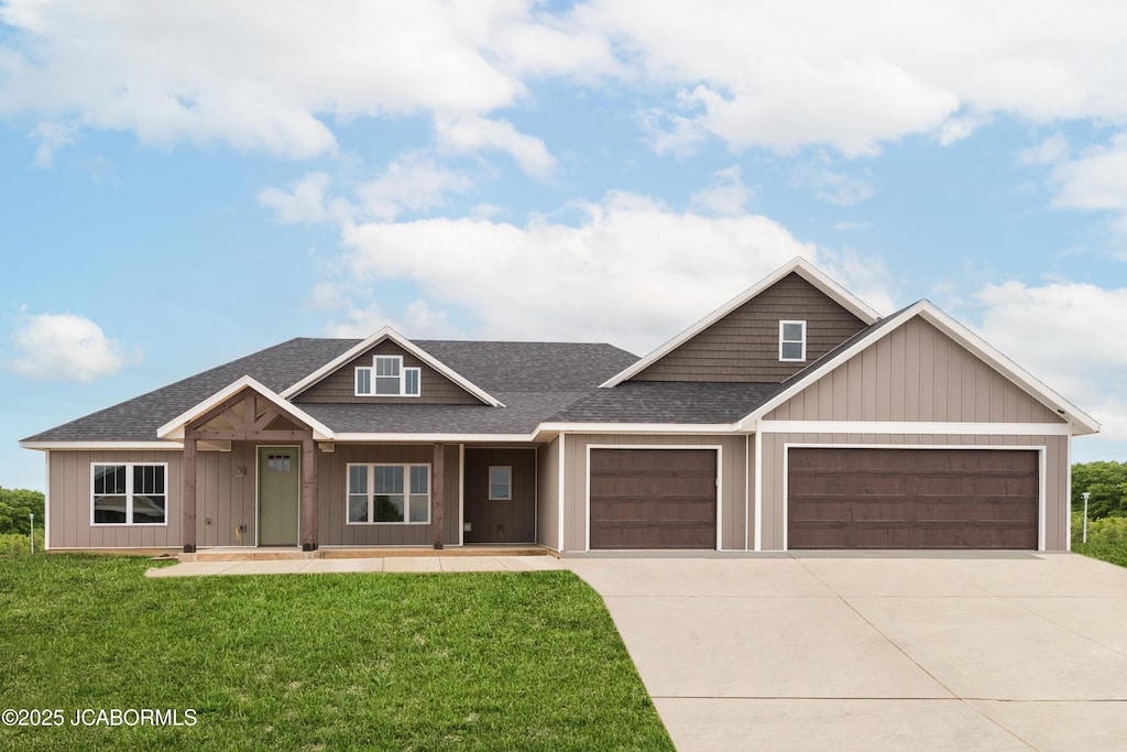 5919 Falcon Crest Ln, Jefferson City, MO 65101 - craftsman inspired home with a garage, a shingled roof, a front lawn, and driveway