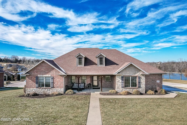 craftsman house featuring a patio area and a front lawn