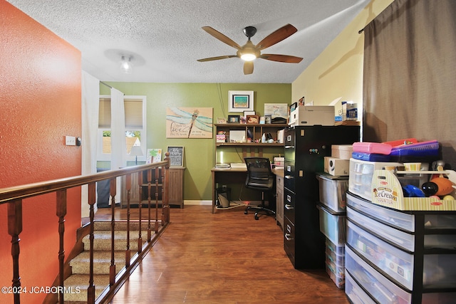 office area featuring a textured ceiling, hardwood / wood-style flooring, and ceiling fan