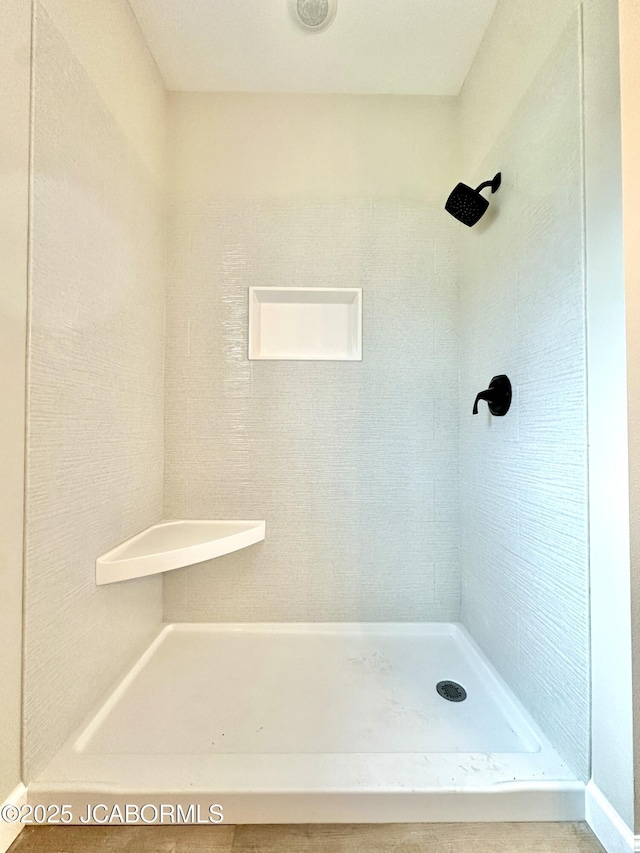 5519 Kenview Dr, Jefferson City, MO 65109 - full bathroom featuring a stall shower