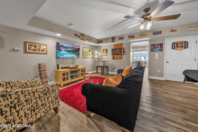 living area featuring visible vents, wood finished floors, baseboards, ceiling fan, and recessed lighting