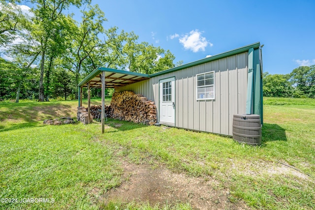 view of outbuilding featuring a yard