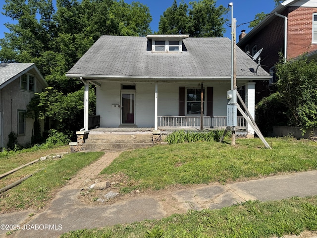 204 Havana St, Jefferson City, MO 65109 - view of front facade featuring covered porch and a front lawn