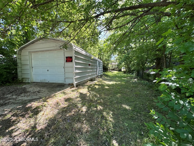 204 Havana St, Jefferson City, MO 65109 - detached garage featuring driveway