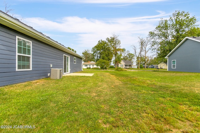 view of yard featuring cooling unit