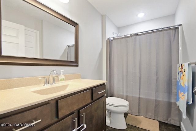 bathroom with a shower with shower curtain, vanity, and toilet