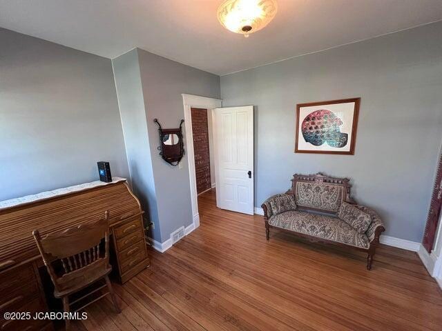sitting room with wood finished floors and baseboards