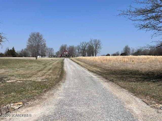 view of dirt / gravel driveway featuring a rural view