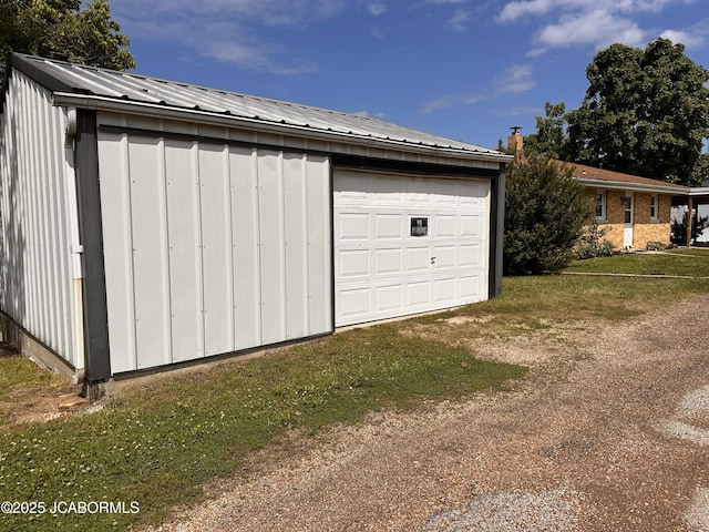 713 Lincoln St, Linn, MO 65051 - detached garage with dirt driveway