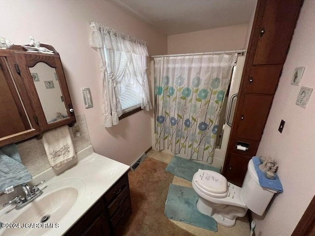 full bathroom featuring shower / bath combo with shower curtain, vanity, and toilet