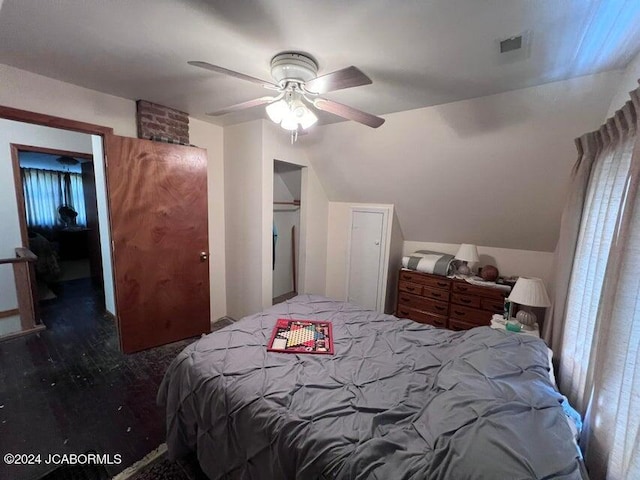 bedroom with ceiling fan