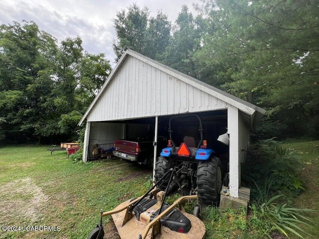 garage featuring a lawn