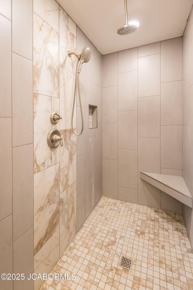 bathroom featuring tiled shower