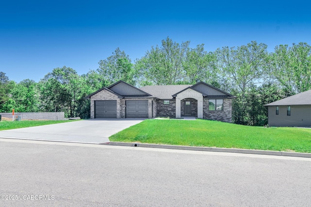 1502 Summerfield Dr, Jefferson City, MO 65109 - view of front facade with a garage, driveway, and a front lawn
