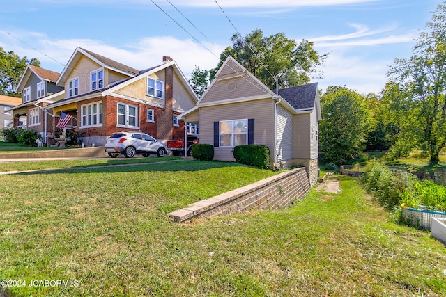 view of front of property with a front yard