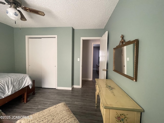 bedroom with ceiling fan, dark hardwood / wood-style flooring, a closet, and a textured ceiling