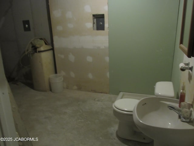 bathroom featuring toilet and a sink