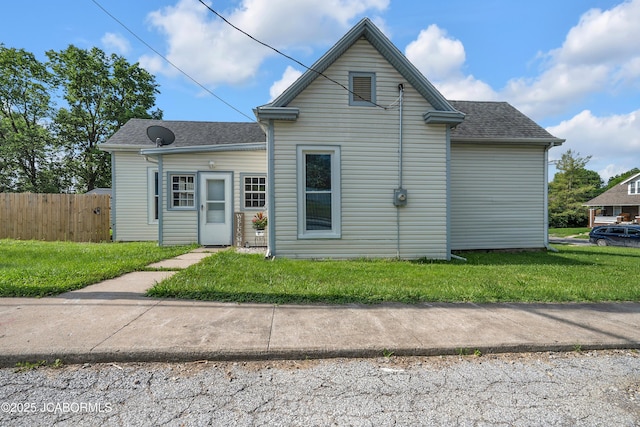 822 Center St, Fulton, MO 65251 - view of front facade featuring a shingled roof