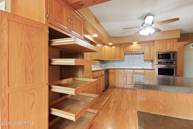 907 Primrose Ln, Jefferson City, MO 65109 - kitchen featuring appliances with stainless steel finishes, tasteful backsplash, a ceiling fan, and light wood-style floors