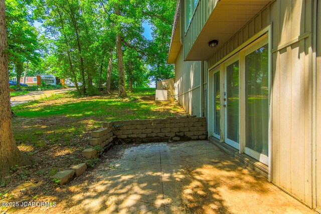 907 Primrose Ln, Jefferson City, MO 65109 - view of patio with french doors