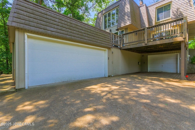 907 Primrose Ln, Jefferson City, MO 65109 - garage with driveway