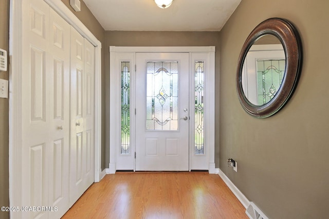 907 Primrose Ln, Jefferson City, MO 65109 - entryway with light wood-style flooring and baseboards