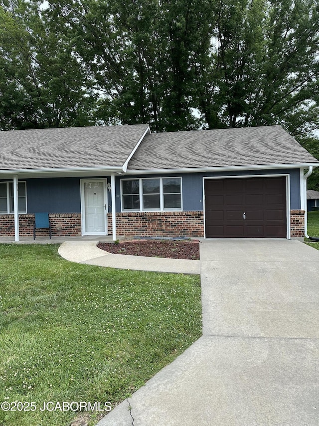 2303 S Briarwood Dr, Sedalia, MO 65301 - photo 1