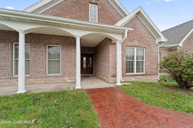 view of exterior entry featuring a porch