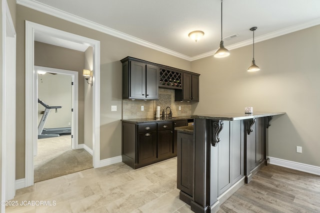bar with crown molding, wet bar, visible vents, backsplash, and pendant lighting