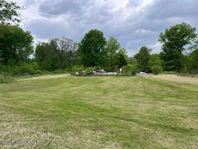 5888 State Rd E, Auxvasse, MO 65231 - view of green lawn