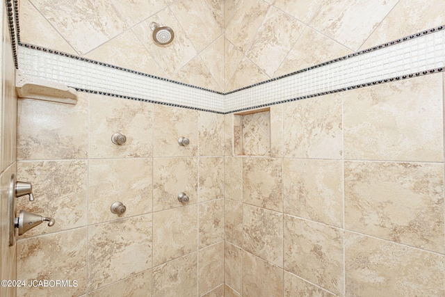 room details featuring a tile shower