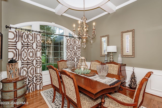 dining area featuring hardwood / wood-style flooring, an inviting chandelier, and crown molding