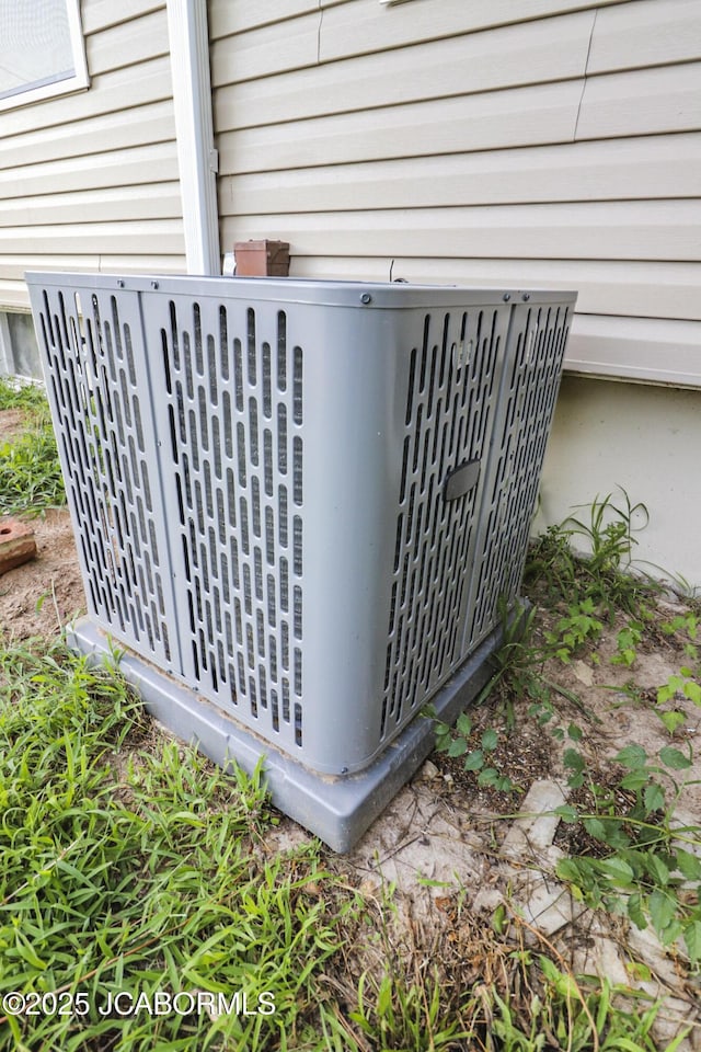 1214 Lynn St, Fulton, MO 65251 - exterior view of a central air condition unit