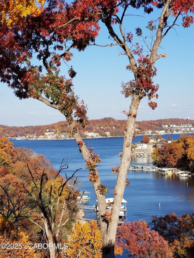 21 Enclaves Ln, Lake Ozark, MO 65049