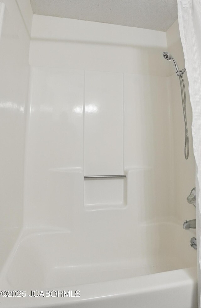 808 Park De Ville Pl, Columbia, MO 65203 - full bathroom featuring washtub / shower combination