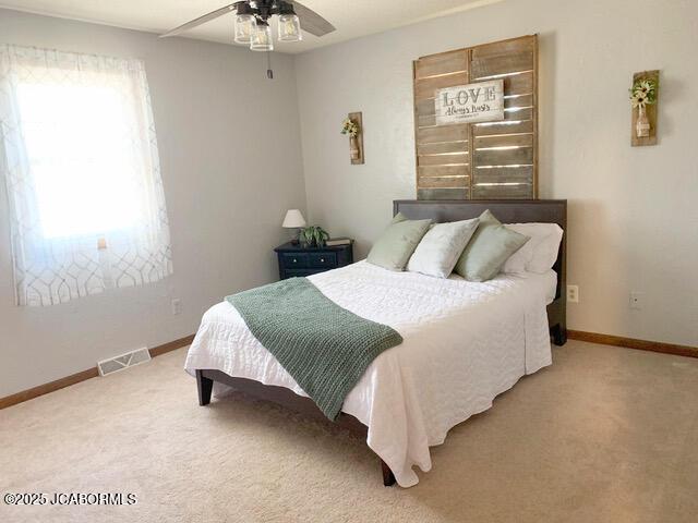 carpeted bedroom with ceiling fan