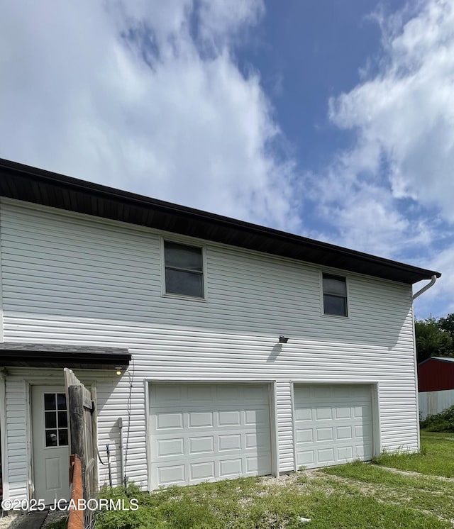 508 S Poplar St, Chamois, MO 65024 - view of side of home featuring a garage